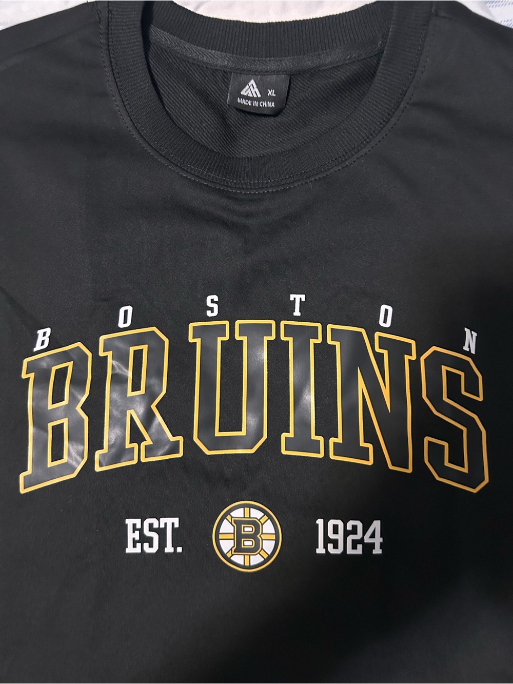 Boston Bruins Black Graphic Team sweatshirt